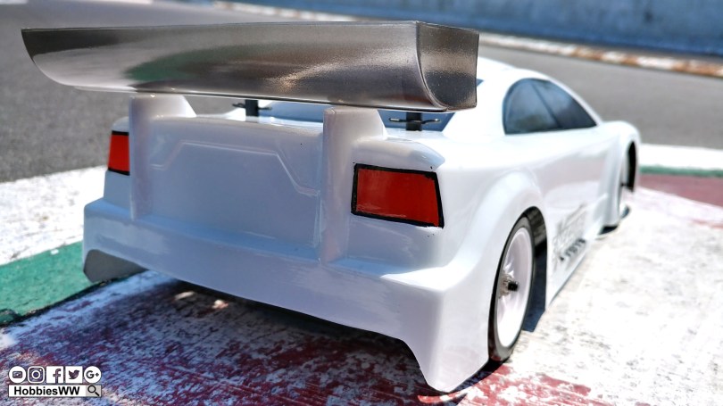 xpress-xm1s-rcon-on9-new-body-114-How-To-Trim-Mount-a-Race-Body-m-chassis